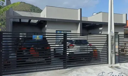Casa Com 3 Quartos Sendo uma Suíte Pronta para Morar!!!
