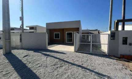 Casas 3 quartos sendo 1 suíte  a 450m do Mar Balneário Currais