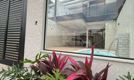 Sobrado Alto Padrão com Piscina - 3 Suítes Balneário Marajó - Matinhos-PR