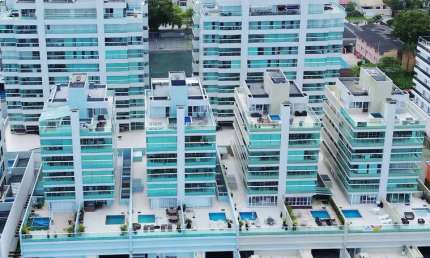 Cobertura mobiliada beira mar, 4 quartos, 2 vagas, piscina privativa.