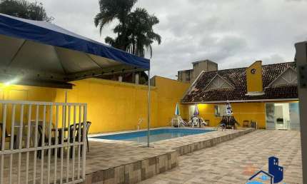 Comercial- Pousada com piscina a 150 metros do Mar Matinhos-PR.