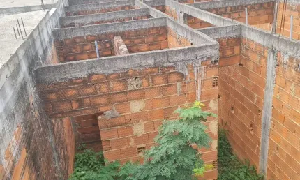 Lote com base para 2 casas à Venda – Bairro Jardim Alvorada.