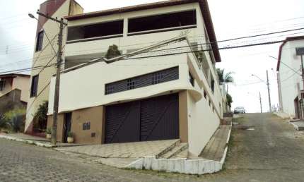 Casa com 3 quartos para alugar na Rua Fausto Perim, Grã-Duquesa, Governador Valadares