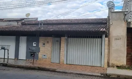 Casa à Venda – Rua Esmeralda- Vila Isa, Governador Valadares