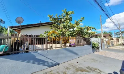 Casa com 3 quartos à venda na Rua Primeiro de Maio, 521, Boa Vista, Joinville