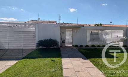 Casa a Venda no Tropical: 1 Suíte + 2 Quartos, Área Gourmet e Piscina