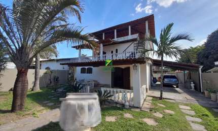 Casa à venda em Casimiro de Abreu-RJ, bairro Santa Irene. 3 quartos, 1 suíte, 2 salas, 1 banheiro, garagem e 300m².