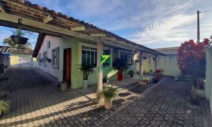 Casa Espaçosa à Venda em Casimiro de Abreu-RJ - Bairro Leda - Barra de São João: 4 quartos, 1 sala, 2 banheiros, 175m².