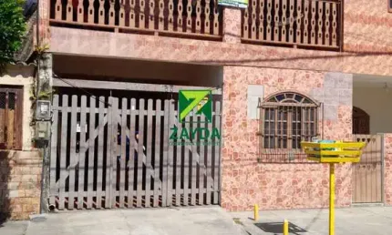 Excelente oportunidade de investimento em Barra de São João: duas casas a poucos metros da rodovia e da praia.
