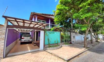 Casa duplex totalmente independente com 03 quartos e área gourmet, no Bairro Peixe Dourado II, Barra de São João.