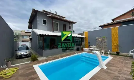 Casa duplex independente, com 02 suítes e piscina, no bairro Cidade Praiana em Rio das Ostras.