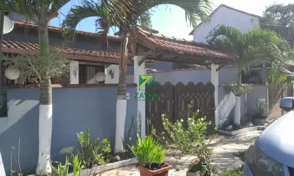 Casa linear com 02 quartos e piscina, no Condomínio Verão Vermelho, em Unamar - Cabo Frio.