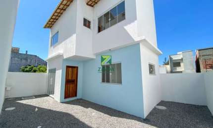 Casa à venda em Casimiro de Abreu-RJ, bairro Peixe Dourado II. 2 quartos, 1 sala, 2 banheiros, 1 vaga, 80m².