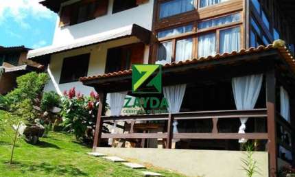 Casa à venda em São Pedro da Serra, Nova Friburgo-RJ, com 4 quartos, 2 suítes, 3 salas, 4 banheiros e 300m².