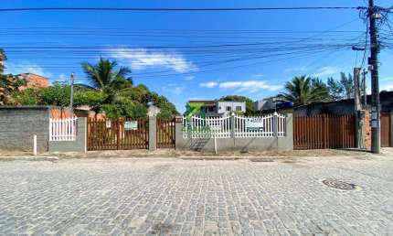 Três casas em terreno de 660 m², no bairro Santa Irene, em Barra de São João.