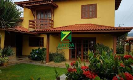 Excelente casa de luxo, a alguns passos da praia, no Centro de  Barra de São João.
