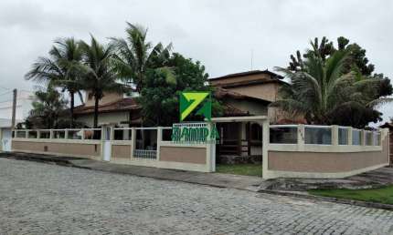 Casa de praia linear com 04 quartos, à beira mar, em Barra de São João.