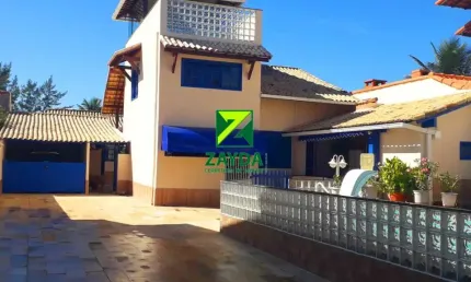 Luxuosa casa com 07 quartos e piscina, no Condomínio Orla 500, em Unamar/Cabo Frio.