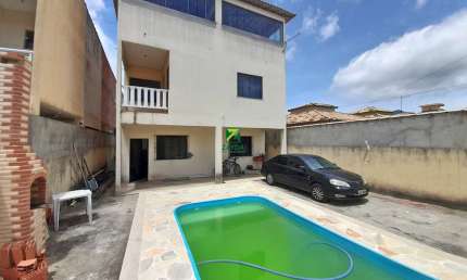 Casa à venda em Casimiro de Abreu-RJ, Jardim Miramar: 3 quartos, 1 suíte, 1 sala, 3 banheiros, 3 vagas de garagem, 216m².