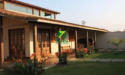 Casa à venda em Casimiro de Abreu-RJ, Peixe Dourado I: 4 quartos, 1 suíte, 2 salas, 2 banheiros, 4 vagas, 260m²!