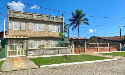 Casa de alto padrão e terreno ao lado com anexo, no Praião, Centro de Barra de São João.