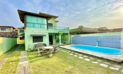 Casa à venda em Cabo Frio-RJ, Aquárius: 3 quartos, 2 suítes, 3 banheiros, 4 vagas de garagem, 200m². Aproveite!