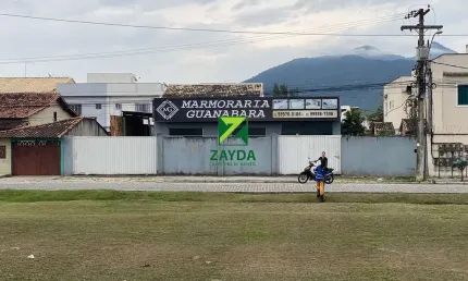 Excelente oportunidade de investimento: Ponto comercial à venda em Casimiro de Abreu-RJ, bairro Peixe Dourado II - Barra de São João, com 2 salas, 1 banheiro e 600,00 m² de área.