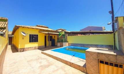 Casa à venda em Casimiro de Abreu-RJ, Jardim Miramar: 2 quartos, 1 suíte, 1 sala, 3 banheiros, 1 vaga, 62m². Venha conferir!