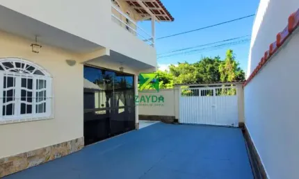 Casa à venda na Cidade Praiana, Rio das Ostras-RJ: 2 quartos, 1 suíte, 2 salas, 2 banheiros, 2 vagas de garagem, 97m² de área.