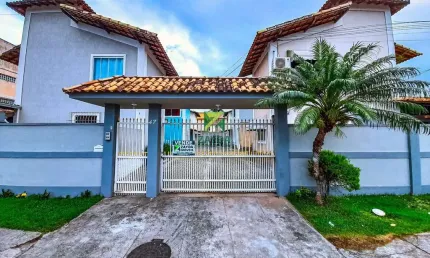 Casa em Condomínio à venda em Rio das Ostras-RJ: 2 quartos, 2 suítes, 1 sala, 3 banheiros, 2 vagas de garagem - Cidade Beira Mar.