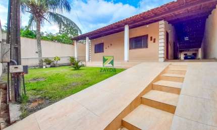 Casa à venda no bairro Peixe Dourado II - Barra de São João: 2 quartos, 1 suíte, 1 sala, 3 banheiros, 4 vagas de garagem, 180m².
