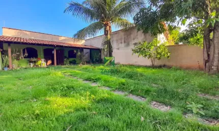 Casa à venda em Casimiro de Abreu-RJ, no bairro Peixe Dourado II - Barra de São João! 3 quartos, 2 salas, 2 banheiros, 2 vagas de garagem, 127,00 m² de área.
