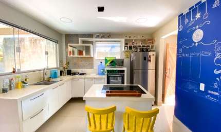 Casa à venda em Casimiro de Abreu-RJ, Santa Irene - Barra de São João, 2 quartos, 1 suíte, 1 sala, 2 banheiros, 4 vagas de garagem, 190m².