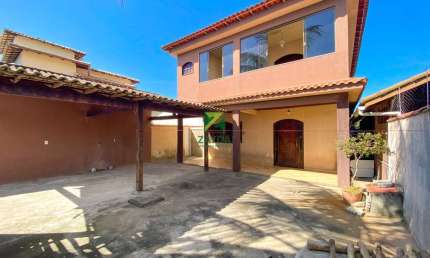 Casa à venda em Casimiro de Abreu-RJ, bairro Peixe Dourado II - Barra de São João: 3 quartos, 2 suítes, 2 salas, 3 banheiros, 3 vagas de garagem, 69,70m².