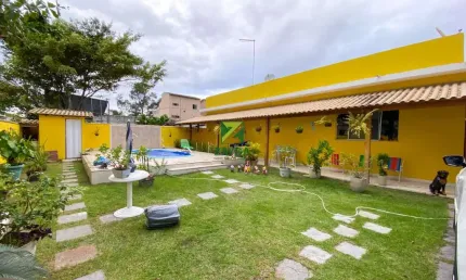 Casa à venda em Casimiro de Abreu-RJ, bairro Peixe Dourado II - Barra de São João! 3 quartos, 1 suíte, 2 salas, 3 banheiros, 2 vagas, 110m².