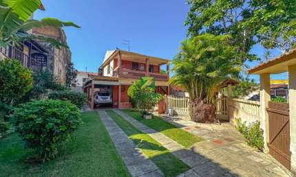 Casa à venda em Casimiro de Abreu-RJ, Centro - Barra de São João: 4 quartos, 2 salas, 2 banheiros, 3 vagas, 216,05 m².