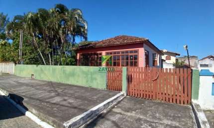 Casa à venda em Casimiro de Abreu-RJ, Centro - Barra de São João - 2 quartos, 2 salas, 2 banheiros, 3 vagas de garagem - 113m²!