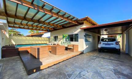 Casa à venda no Centro de Barra de São João-RJ: 4 quartos, 2 suítes, 2 salas, 3 banheiros, 3 vagas de garagem, 150m²!