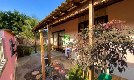 Casa à venda em Casimiro de Abreu-RJ, Bairro Peixe Dourado II - Barra de São João: 2 quartos, 1 sala, 1 banheiro, 1 vaga, 90m².