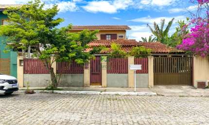Imperdível oportunidade de adquirir casa com 6 quartos no Centro de Barra de São João, Casimiro de Abreu-RJ