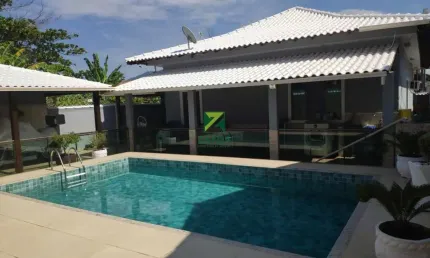 Imperdível casa à venda em Rio das Ostras, Cidade Praiana - 3 quartos, 1 sala, 3 banheiros, 4 vagas de garagem - Aproveite!