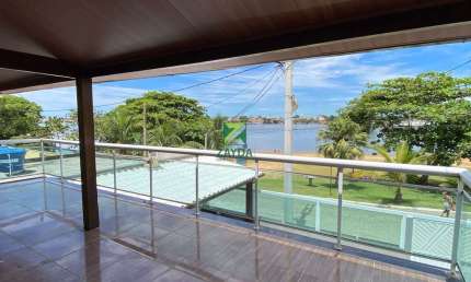 Casa duplex comercial, totalmente independente, à beira mar, na Prainha - Centro de Barra de São João.