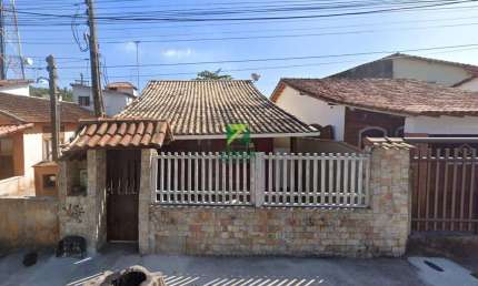 Oportunidade imperdível de casa linear com quintal à venda no Centro de Barra de São João.