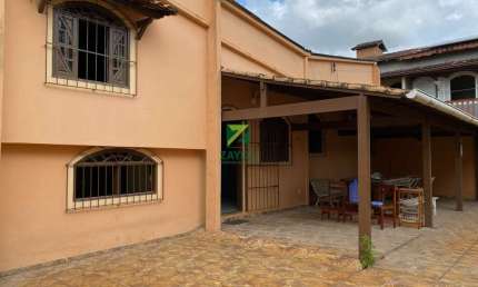 Casa Linear com 04 Quartos com Quintal na Quadra da Praia em Praia Santa Irene - Barra de São João-RJ: Imperdível!