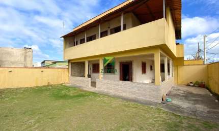 Imperdível casa à beira mar com 3 suítes em Aquarius - Unamar, RJ!