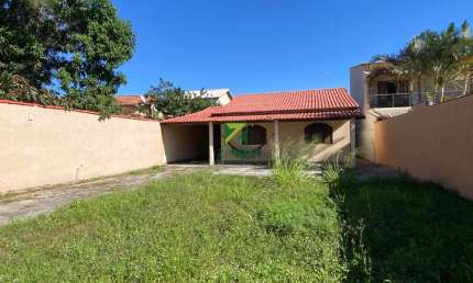 Casa à venda em Jardim Miramar-RJ: 3 quartos, 2 banheiros, 3 vagas de garagem - Oportunidade Imperdível!