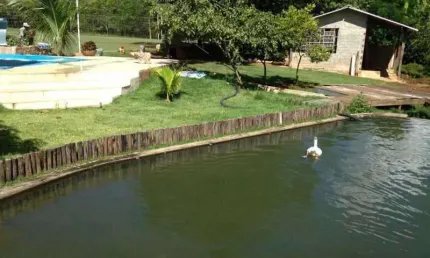 Chácara na Avenida Anhanguera, dentro da cidade de 11.140 m².