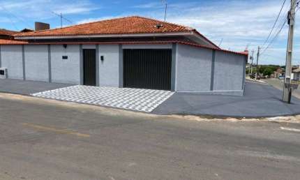 Casa à venda de esquina sendo 2 lotes de 630,00 m²  no Setor Cristina II