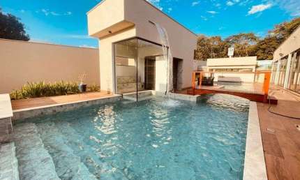 Belíssima Casa Térrea no Residencial Villa Verde - Senador Canedo