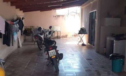 Casa à venda com 3 quartos sendo 1 suíte de  de 216,99 m² no  Setor Garavelo